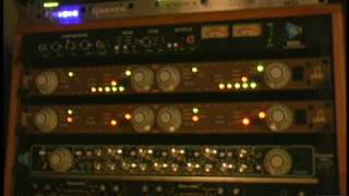 Video thumbnail for UBK (Gregory Scott) demos his UBK Fatso 2-channel compressor by wavedistribution