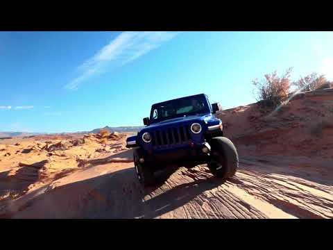 Land Rover Defender vs Jeep Wrangler - Extreme 4x4 Off-Road Test Drive Demo !