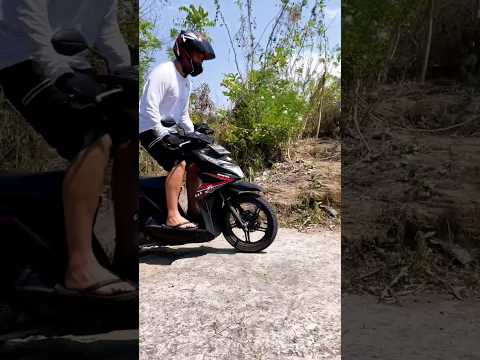 Thumbnail for Extreme climbing on the Honda Beat. Small but very powerful moped 👍 by Honda Beat