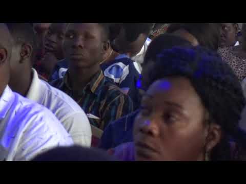 MAAJABU KATIKA SHUKRANI NA SIFA KWA MUNGU.