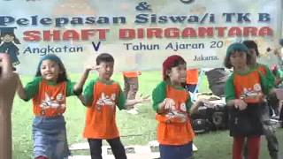 preview picture of video 'Inagurasi TK Shaft Dirgantara, Taman Buah Mekarsari, 9 Juni 2012(2).3gp'