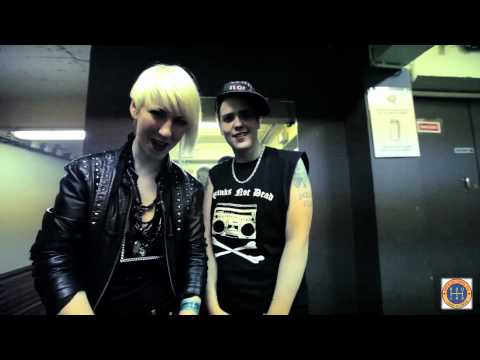 download lagu mp3 mp4 Je Suis Une Gouine, download lagu Je Suis Une Gouine gratis, unduh video klip Je Suis Une Gouine