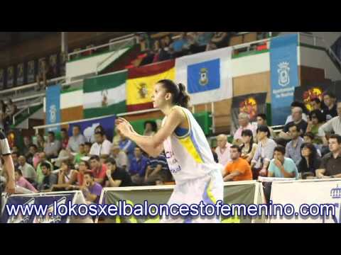 Patricia Cabrera, con el triple en sus manos