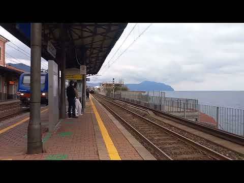 Qualche treno a Genova Nervi (arrivi e partenze)