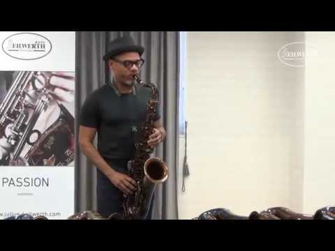 Kirk Whalum tests Keilwerth saxophones in Japan -〈ユリウス・カイルヴェルト〉カーク・ウェイラムによるサクソフォーン選定風景