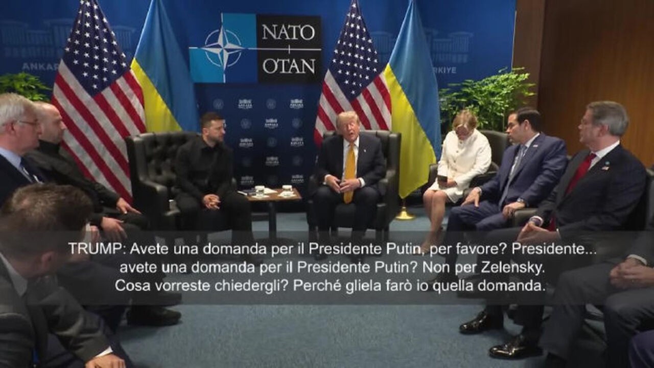 Trump indica Zelensky e chiede a cronisti: Avete domande per Putin? Dopo lo chiamo e gliele giro SOT