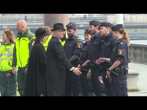 Se minnesceremonin vid Stadshuset - Nyheterna (TV4)