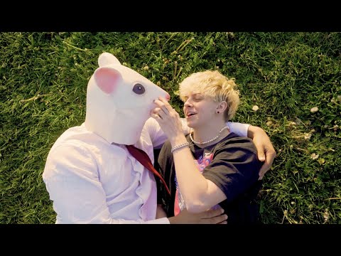 NOAHFINNCE - CHASING DAYLIGHT (OFFICIAL MUSIC VIDEO)