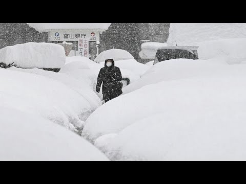 Megbénította Japánt a havazás