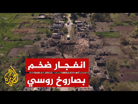 شاهد آثار الدمار التي تسبب بها صاروخ روسي في مدينة باخموت الأوكرانية