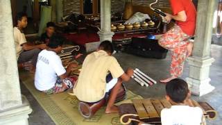 Tlatah Bocah & Arrington de Dionyso- Gamelan and Bass Clarinet on Mount Merapi