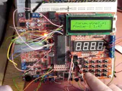 Prosty stoper z obliczaniem średniej