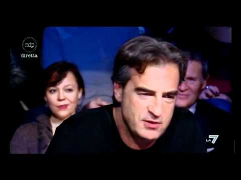 Max Tortora imita Celentano in Rugantino e Paolo Stoppa