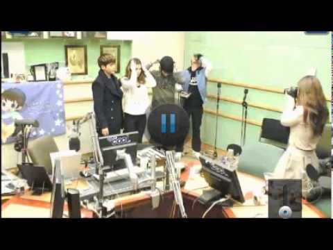 131202 Sukira - Ryeowook & guest photo taking