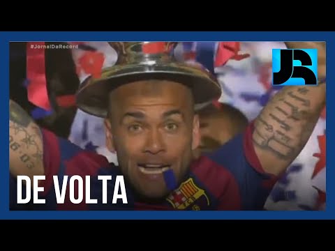 Após deixar o São Paulo, Daniel Alves acerta retorno ao Barcelona