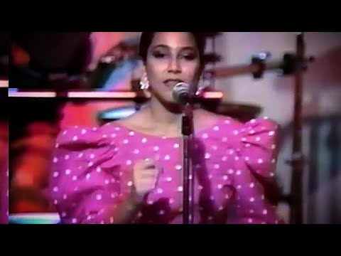 Es la cumbia la qué manda en mi país - Grupo bravo desde amanecer tropical 1990