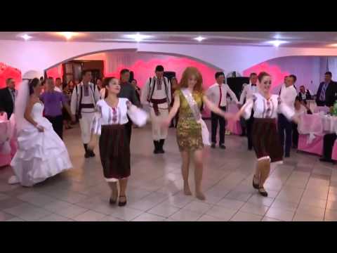 Cum danseaza moldovenii la o nunta!