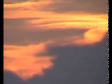 Space-See-ul PEACE!  Russkie gurl Amerikanski boyeee