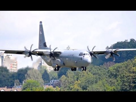 Lockheed C-130J-30 Hercules || Low pass and Landing in Berne HD
