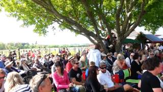 The Yoots cranking it out at Neudorf Vineyards