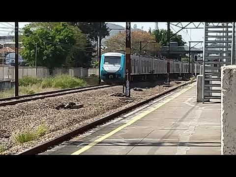 Supervia 2020 - 14/08/2020 - série 4.000  de passagem na estação de trem de Bento Ribeiro - RJ