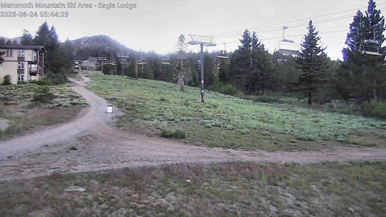 Live webcam view of Eagle Lodge Base & Chairlifts