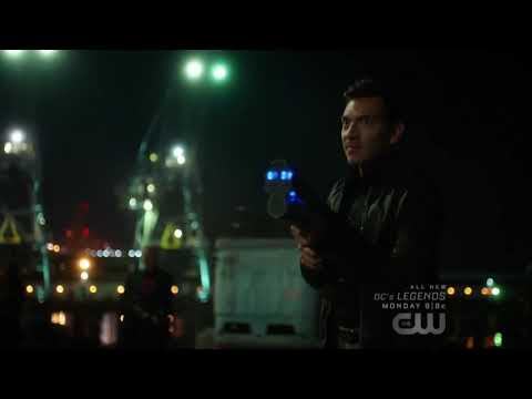 The Flash Season 5x02 Nora Saves Barry From Block