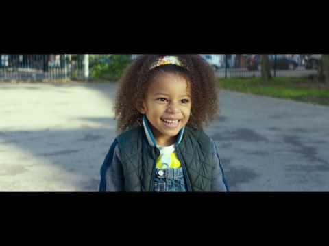Thumbnail of the video: Dos Son Familia | Tráiler oficial doblado al español