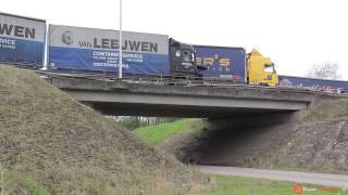 preview picture of video 'Twee vrachtwagens botsen op elkaar op De Entree in Moerdijk (2014-04-04)'