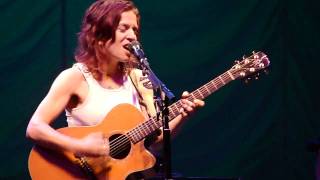 Ani DiFranco - Studying Stones (live in Santa Rosa)