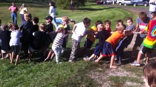 preview picture of video '2012.09.08 Chagrin Falls Schools Dads' Club Picnic Tug-of-War'