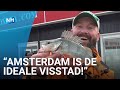 Stadvisser Luuk vangt een baars in een mega-bouwput in Amsterdam