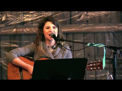 Kantyczka z lotu ptaka / Eliza Banasik & Kuba Mędrzycki