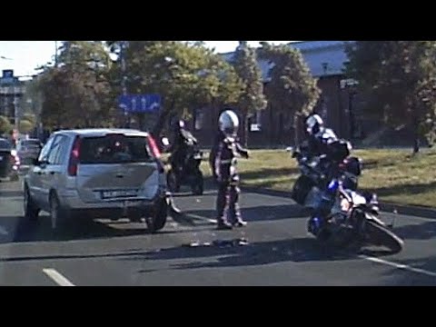 Krakowski policjant próbuje zatrzymać motocyklistę