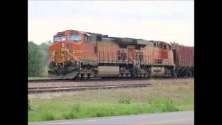 preview picture of video 'BNSF ES44AC 5746 and SD70MAC 9558 with coal train near St. Joseph, Missouri'