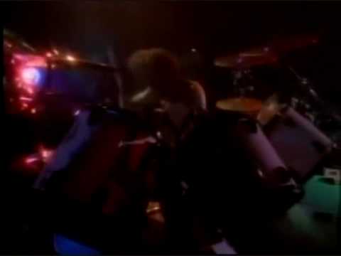 Metallica's Lars Ulrich Drum Solo vs Foo Fighters's Taylor Hawkins Drum Solo