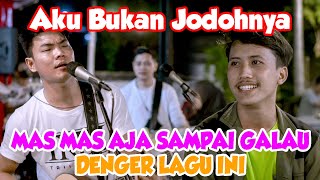 Download lagu Aku Bukan Jodohnya - Tri Suaka (Live) Menoewa Kopi Jogja mp3