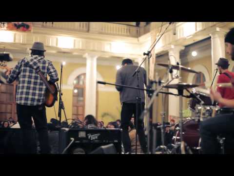 LaVitrola.cl: Drakos - Diputados (en vivo toma de la casa central de la Universidad de Chile)