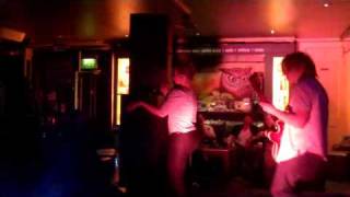 Belleruche - Clockwatching live at the Vibe Bar