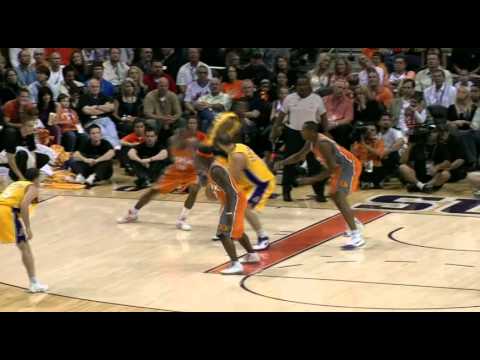 11 02 2007   Lakers vs  Suns   Vladrad To JCritta For The Reverse Layup