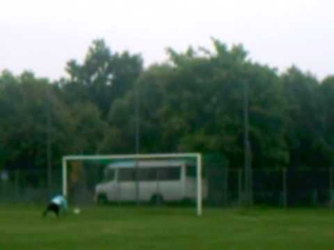 Mecz Piliczanka Pilica - Przebój II Wobrom (gol Walnika).AVI