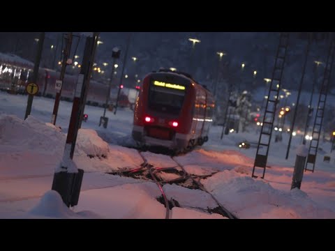 Wegen Winterwetter: Bahnverkehr in Bayern weiter beeinträchtigt