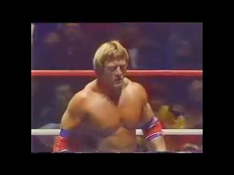 Hulk Hogan (Champion) vs Mr Wonderful Paul Orndorff (Challenger)
