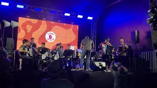 Beto Hortis e Orquestra Sanfônica Balaio Nordeste no cantos e encantos da sanfona em João Pessoa-PB.