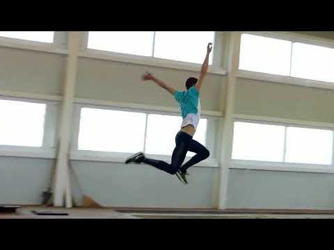 Leveleki Bence távolugró edzése 1 (lassítva)