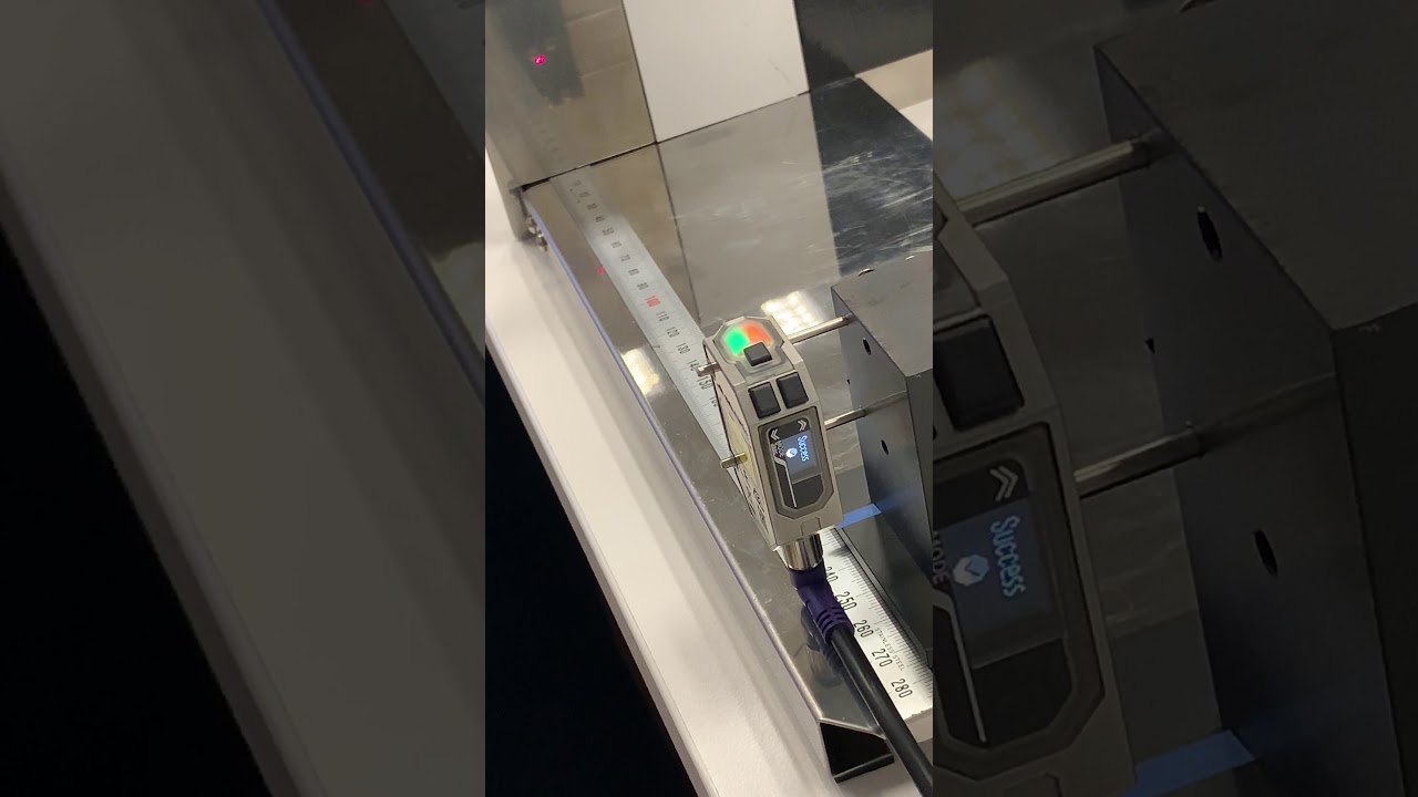 Detection of transparent items with glossy background