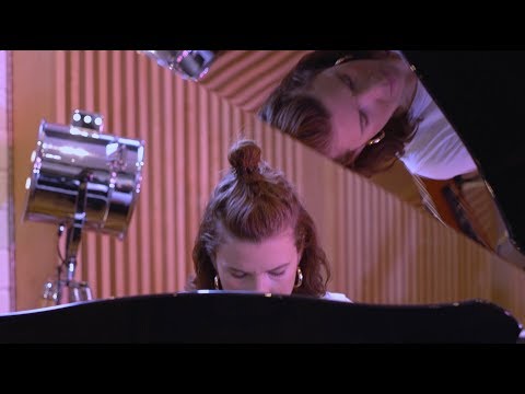 FEMME - Be Shy (feat. Nova) - 2.0 Sessions (LIVE)