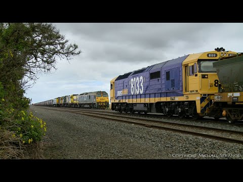 Pacific National Photobombs 1VK1 SSR Grain Train - PoathTV Australian Railways