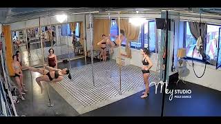 Pole Dance aula com @Marinamey - Mey Pole Dance Studio