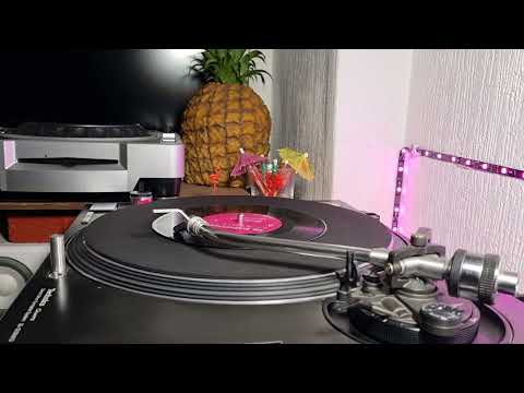 The Beatmasters Ft. Claudia Fontaine - Warm Love (Soulsonic Mix) - Rythmn King - 1989 - 7" Record